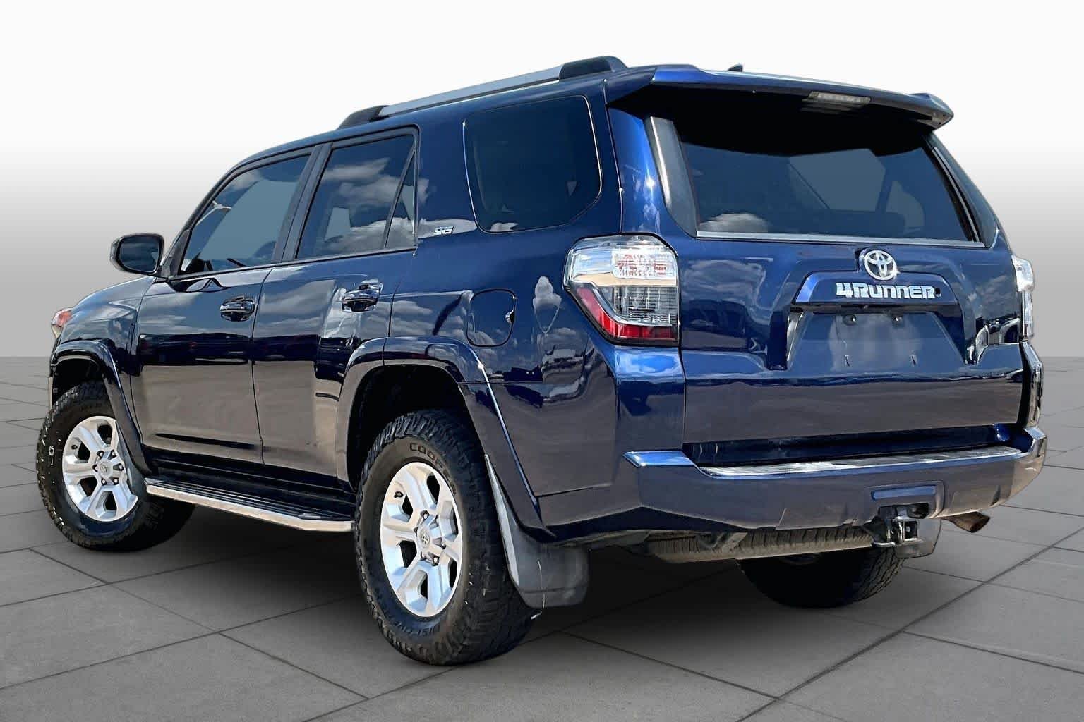 Used 2019 Nautical Blue Metallic Toyota SR5 image 11