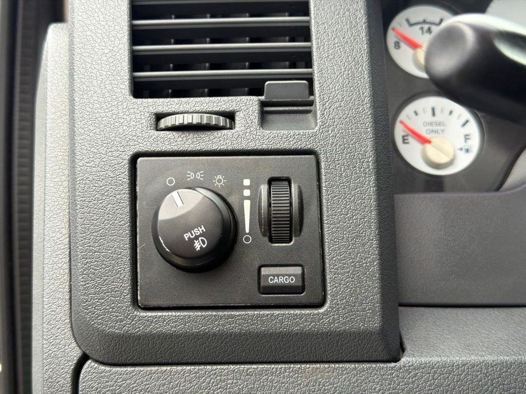 Used 2007 White Dodge SLT image 14