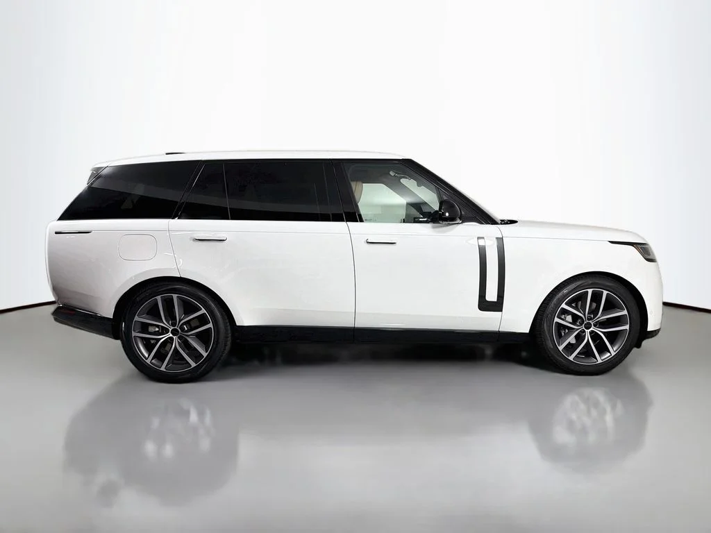 New 2026 Fuji White Land Rover SE 7 Seats image 4