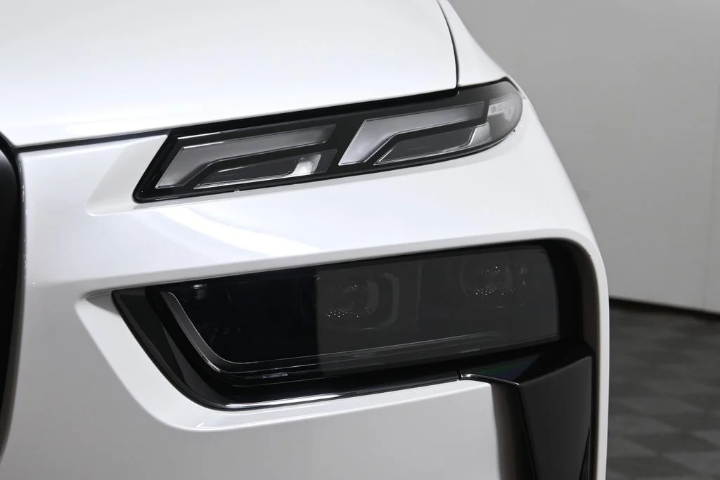 New 2027 White BMW xDrive40i image 11