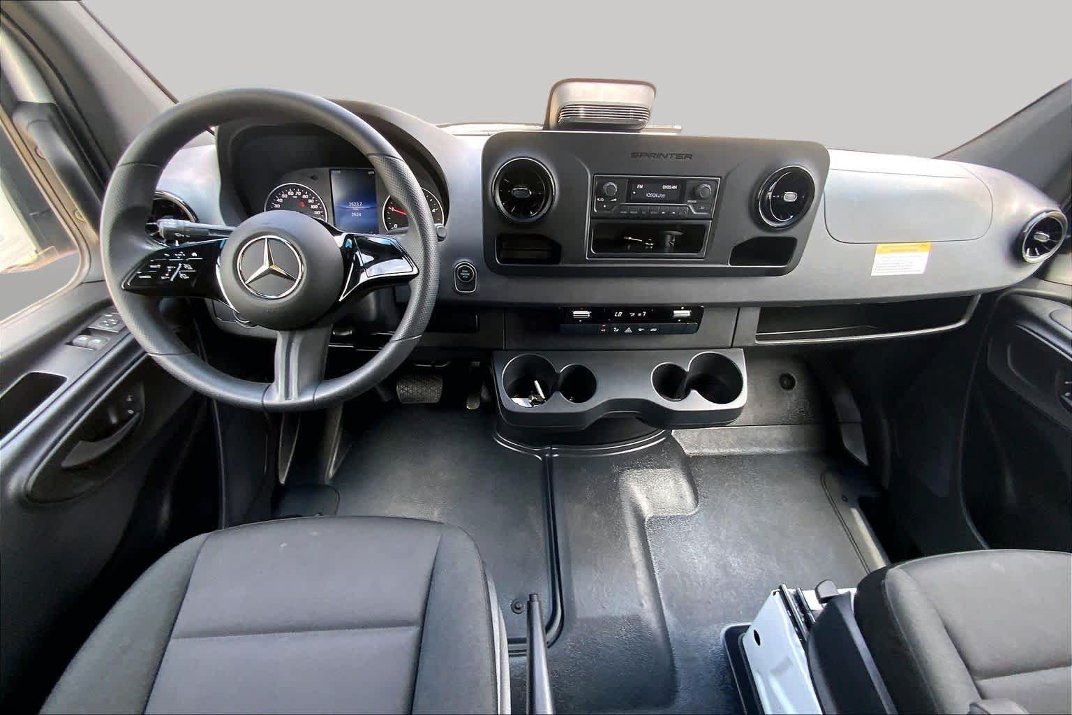 New 2025 Arctic White Mercedes-Benz  image 5