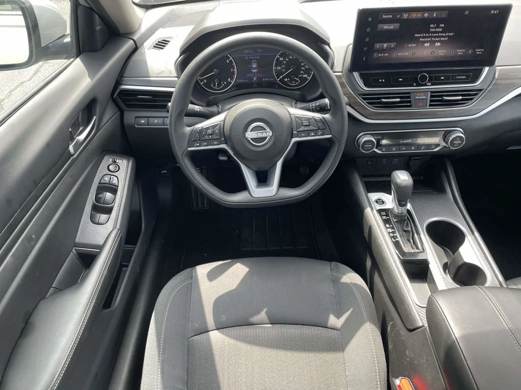Used 2025 Silver Nissan 2.5 SV image 18