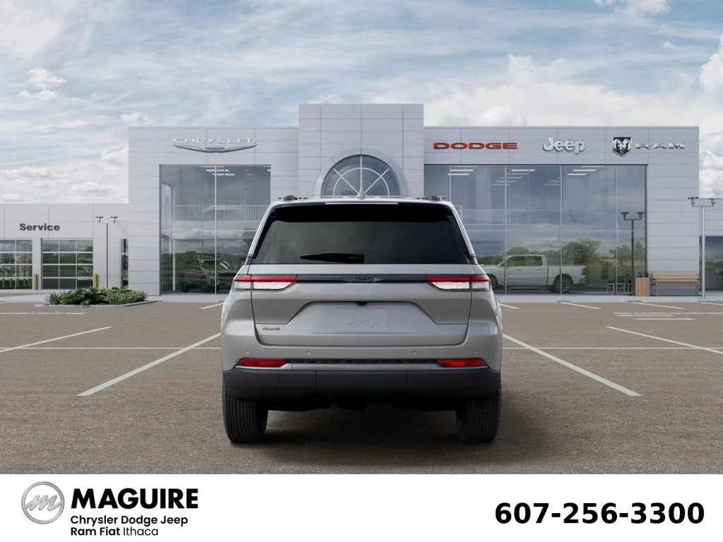 New 2026 Silver Zynith Exterior Paint Jeep Altitude image 7