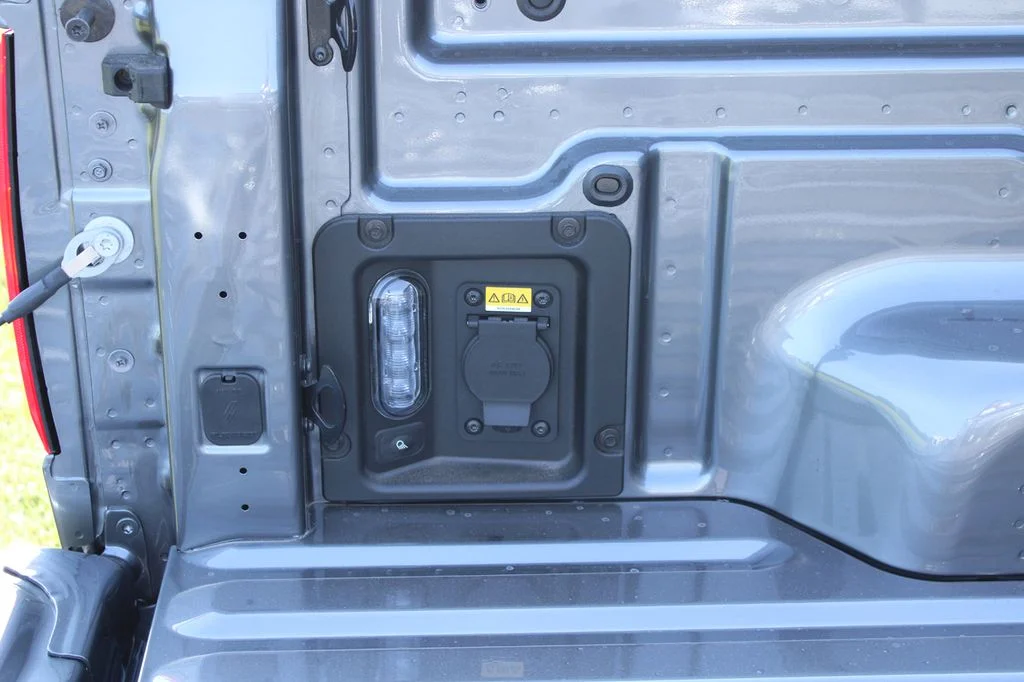 New 2026 Carbonized Gray Metallic Ford XLT image 12