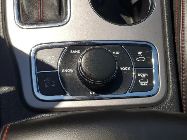 Used 2018 Diamond Black C Jeep Trailhawk image 25