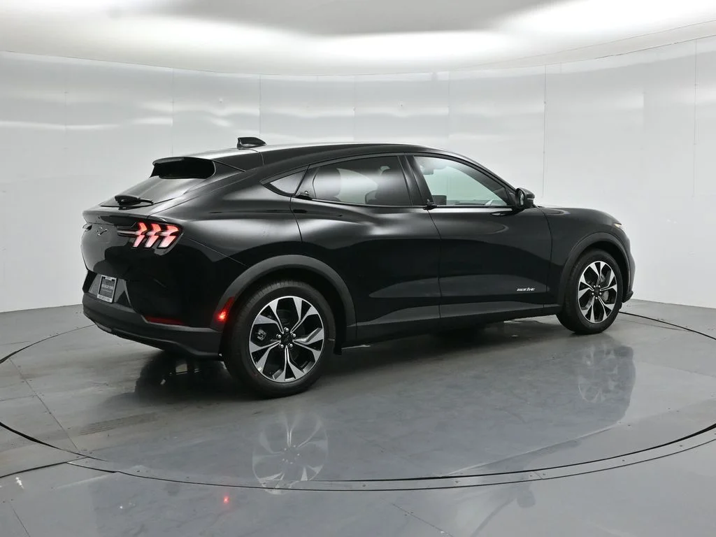 New 2026 Shadow Black Ford Select image 25
