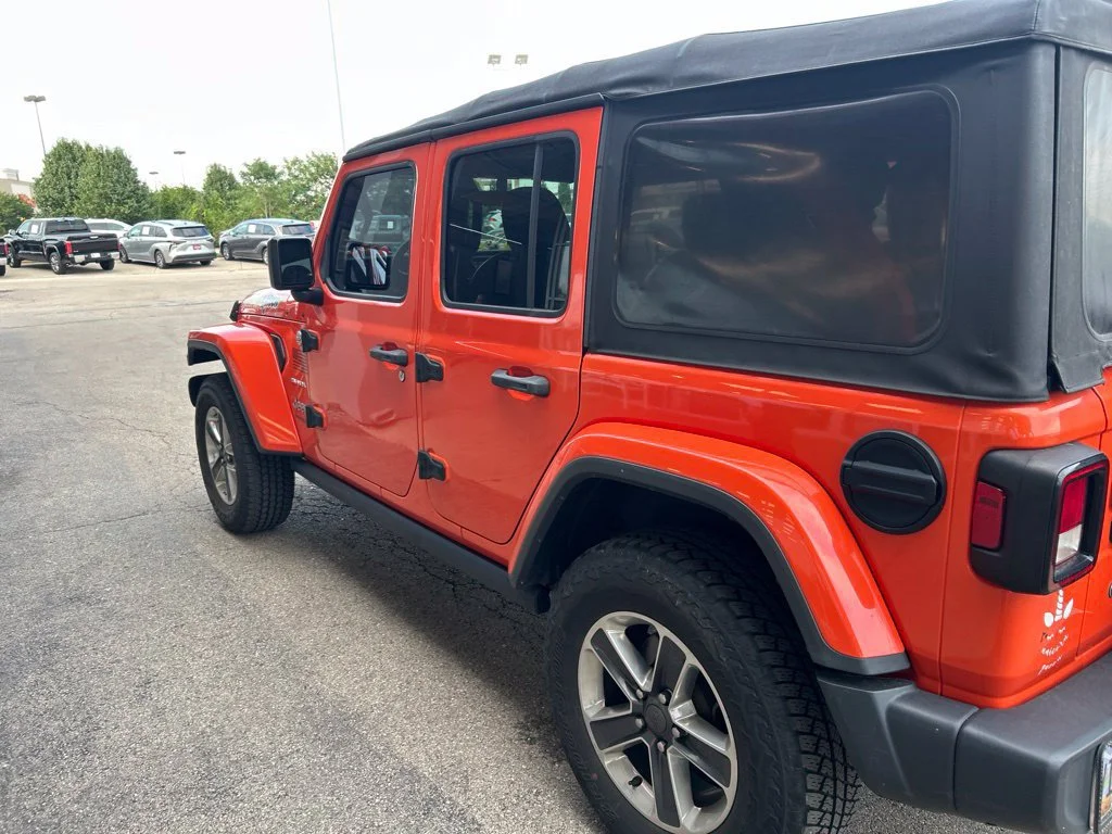 Used 2018 Punkn Metallic Clearcoat Jeep Unlimited Sahara image 2