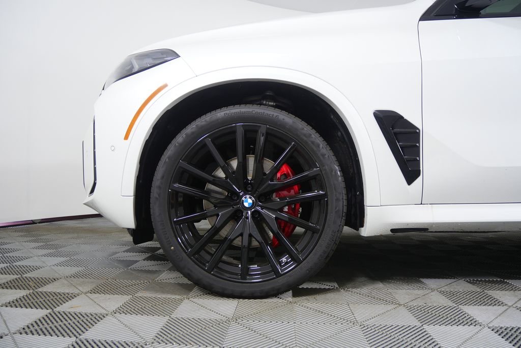 Used 2026 Mineral White Metallic BMW xDrive40i image 2
