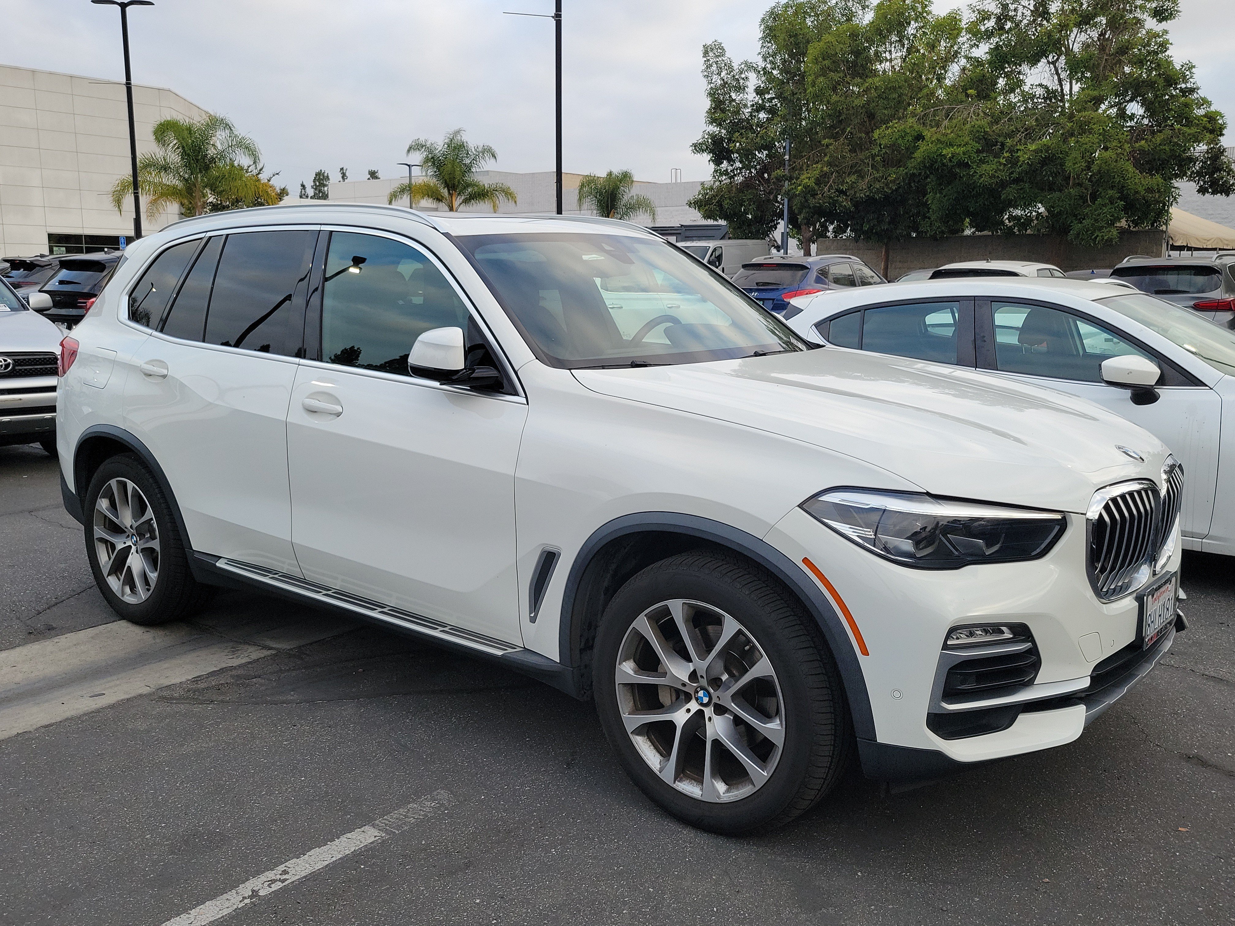 Used 2019 Alpine White BMW xDrive40i image 2