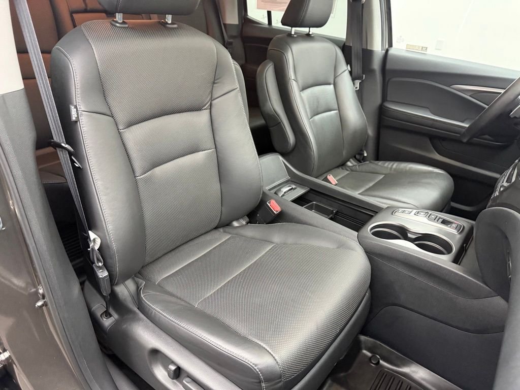 Used 2020 Pacific Pewter Metallic Honda RTL image 36