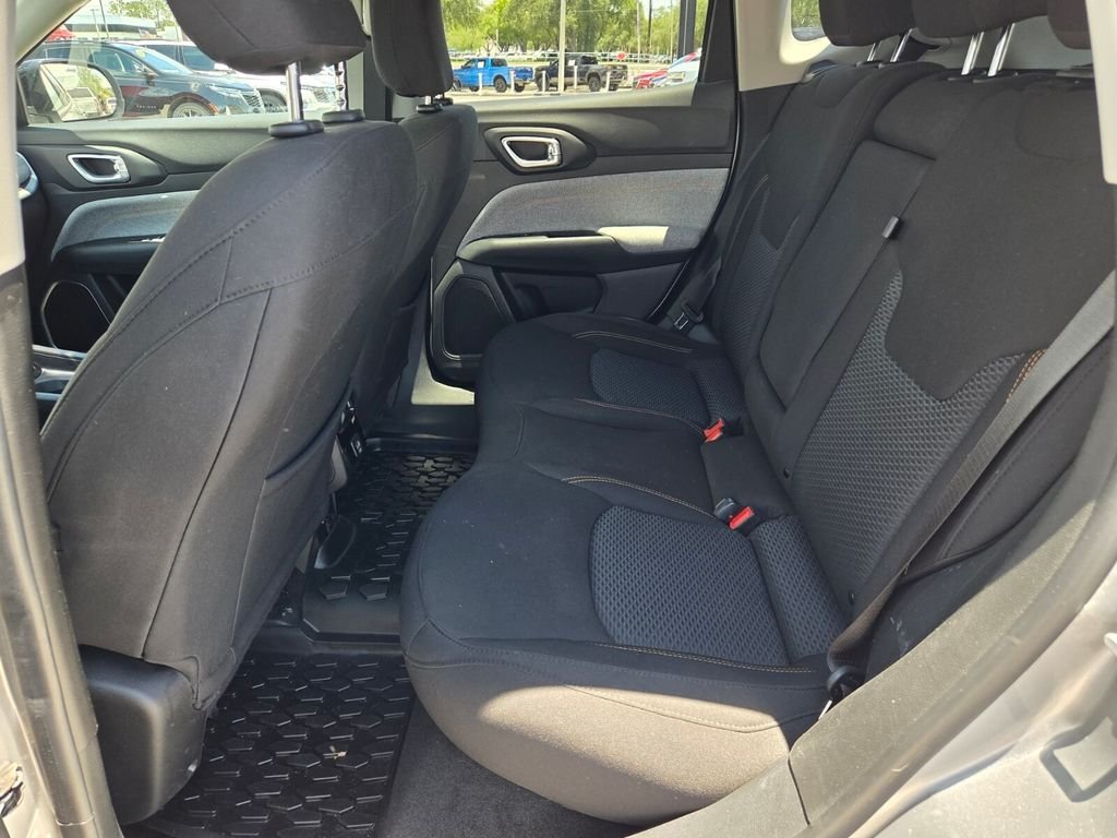 Used 2022 Silver Jeep Sport image 7