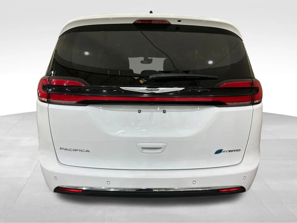 Used 2024 White Chrysler Select image 4