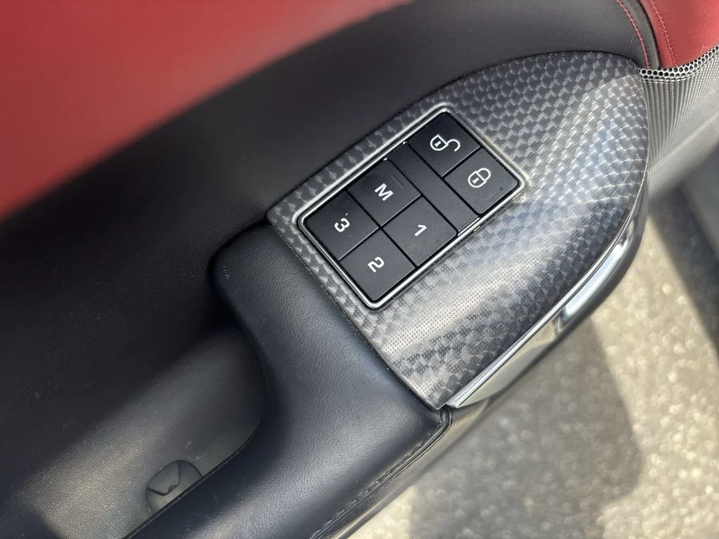 Used 2019  Land Rover HST image 15