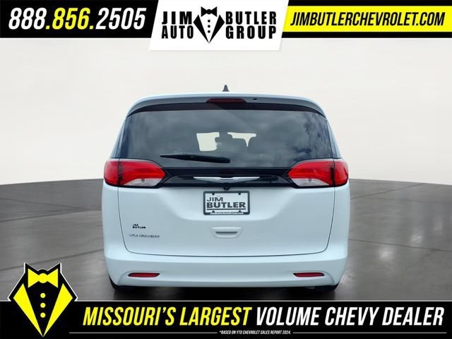 Used 2023  Chrysler LX image 25