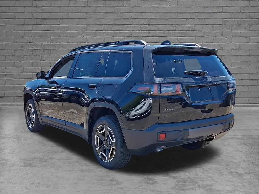 New 2026 Diamond Black Crystal Pearlcoat Jeep Limited image 6