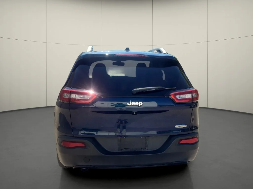 Used 2018 Blue Jeep Latitude Plus image 6