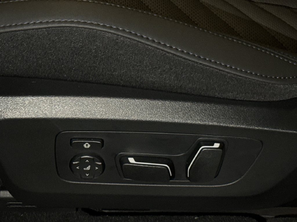 New 2026 Dark Graphite BMW M50 xDrive image 12