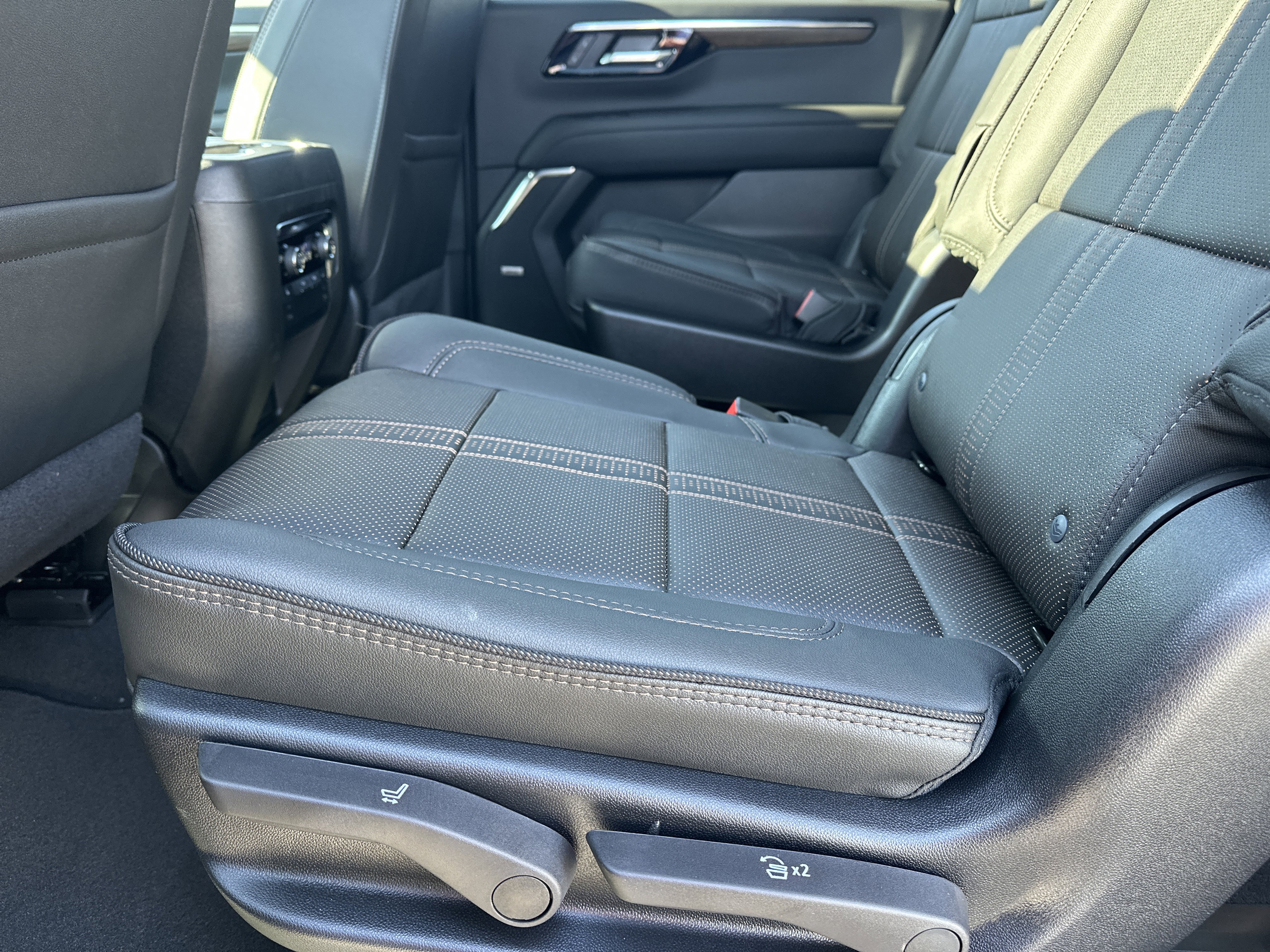 2026 Chevrolet Suburban High Country - Photo 21