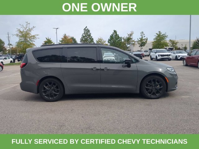Used 2025 White Chrysler Limited image 3