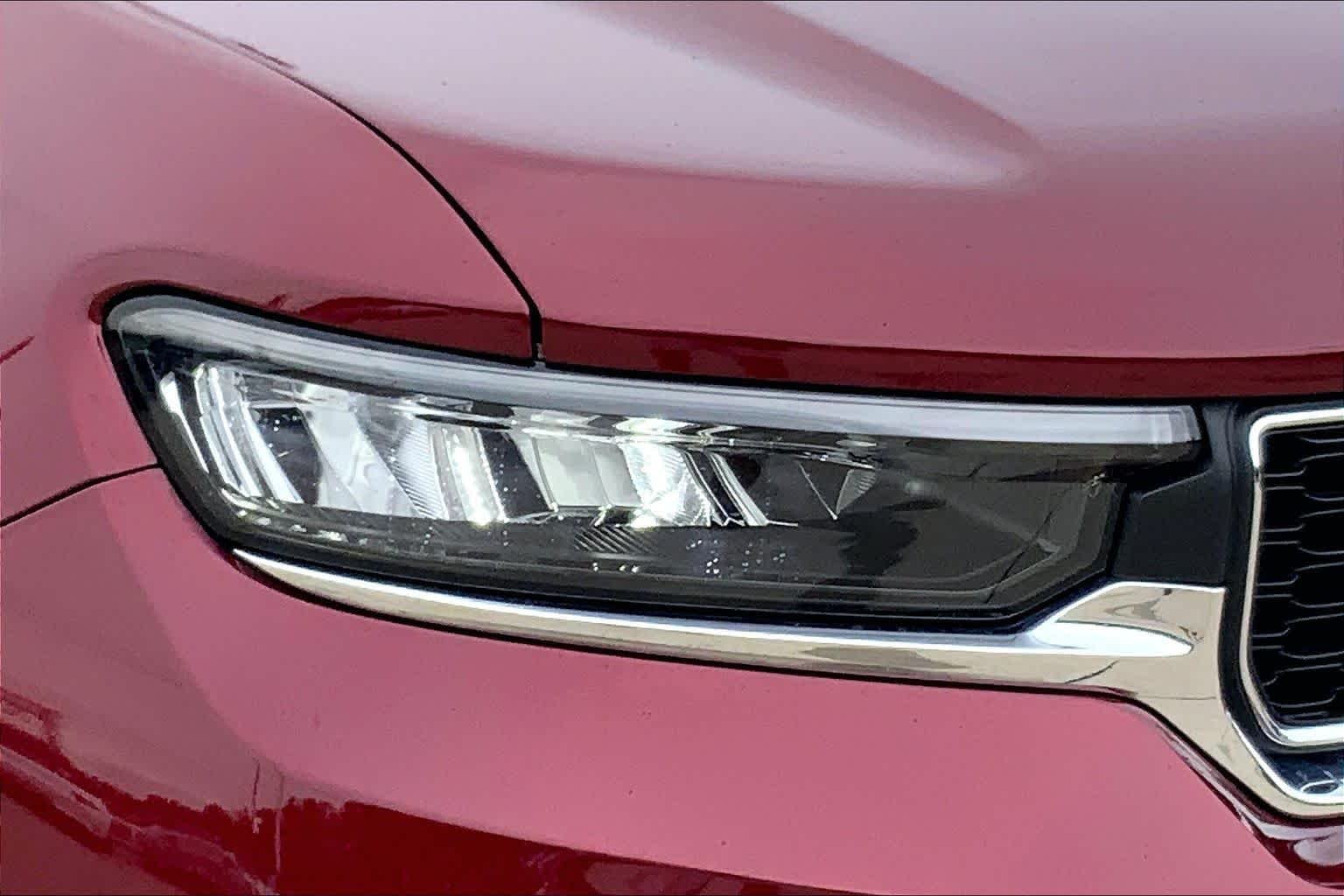 Used 2025 Velvet Red Pearlcoat Jeep Laredo image 27