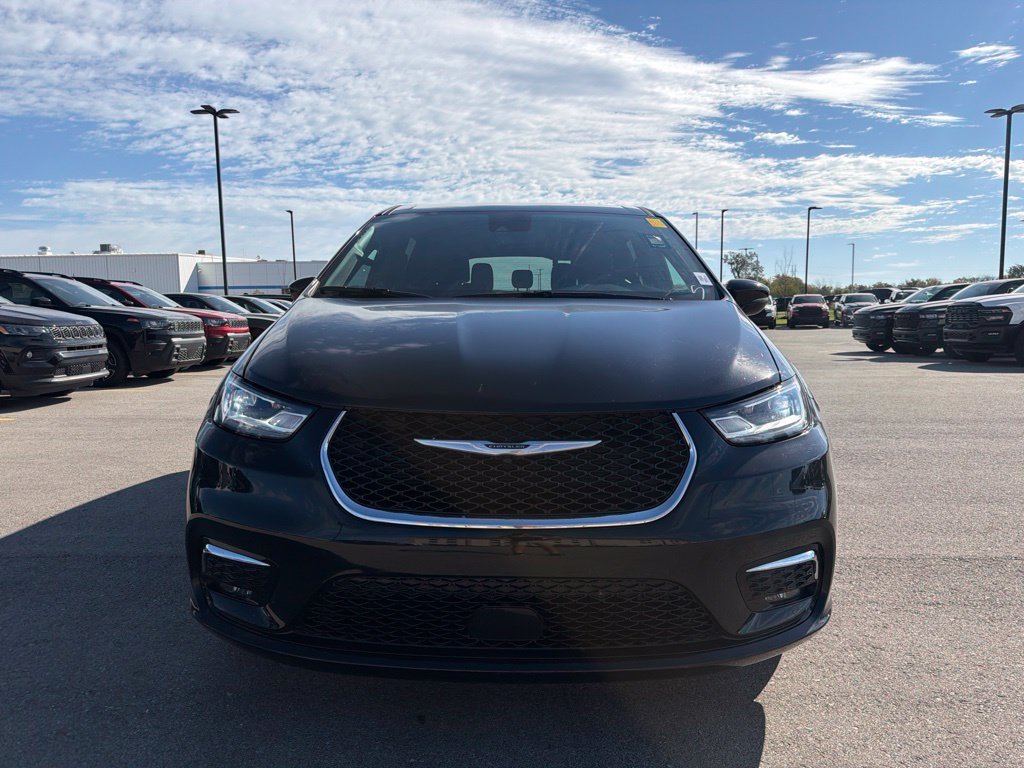 Used 2026 Chrysler Pacifica Select with VIN 2C4RC1BG0TR260634 for sale in Kansas City