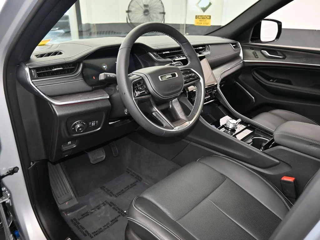 2024 Jeep Grand Cherokee Overland - Photo 10