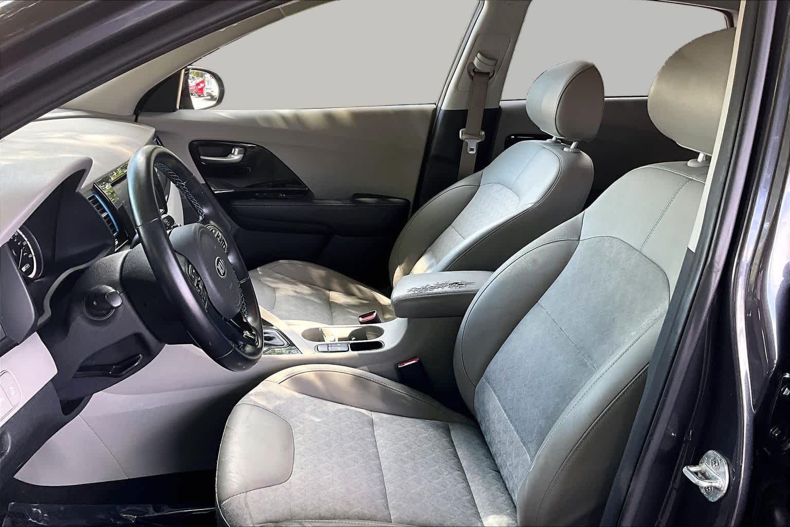 Used 2019 Platinum Graphite Kia EX image 8