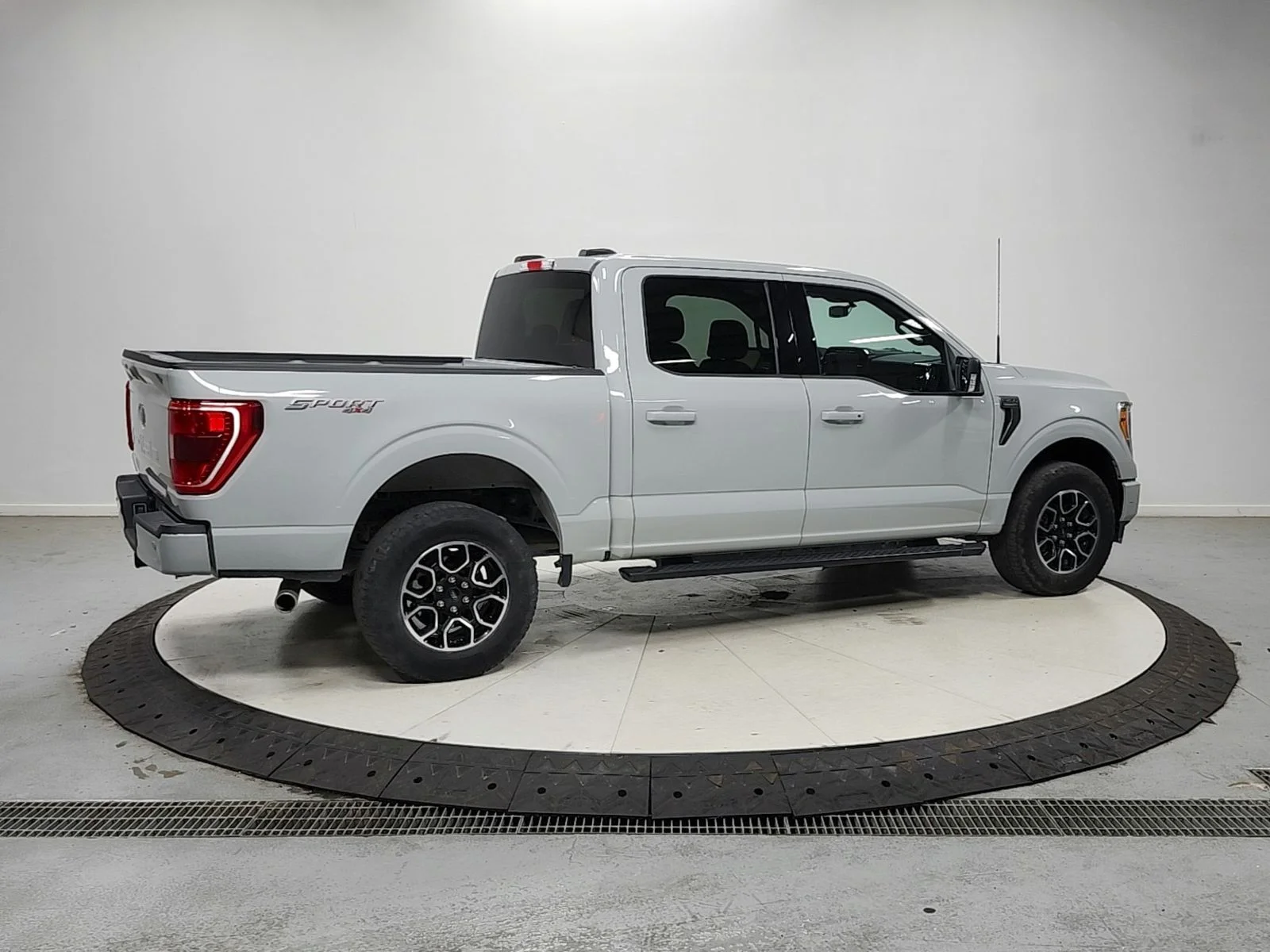 Used 2023 Avalanche Ford XLT image 8