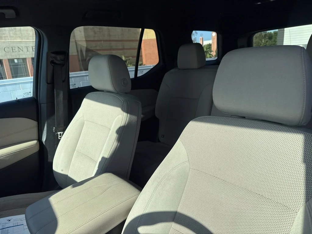 Used 2022 SUMMIT WHITE Chevrolet LS image 10
