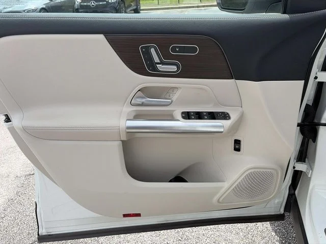 Used 2025  Mercedes-Benz GLA 250 image 16