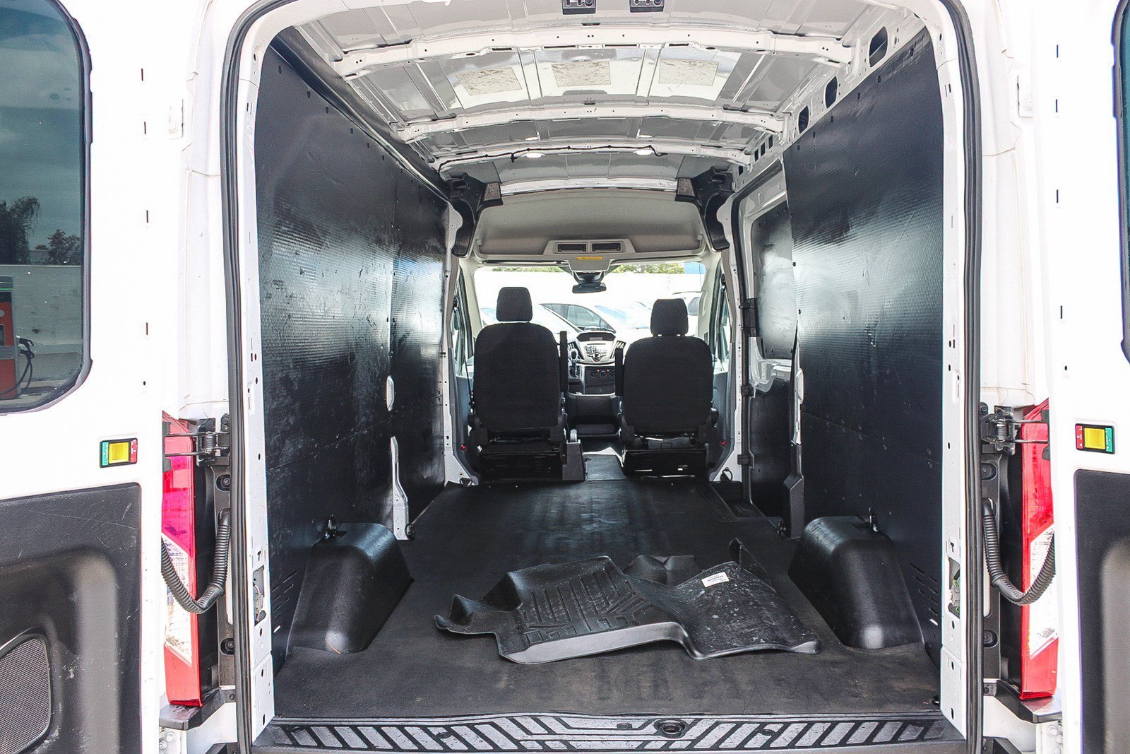 Used 2019 Oxford White Ford Base image 25