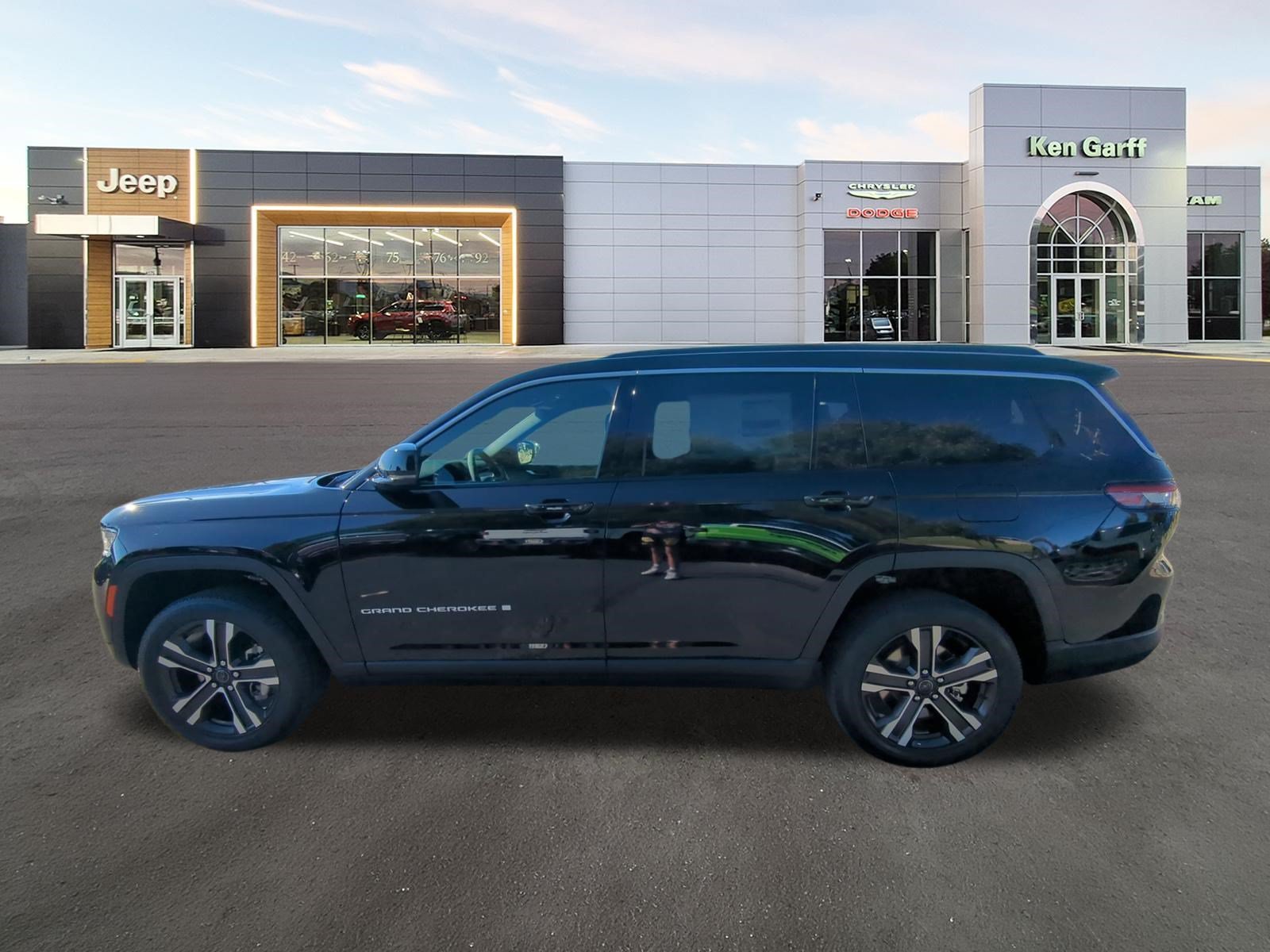 New 2027 High-Gloss Black Paint Jeep Limited image 8