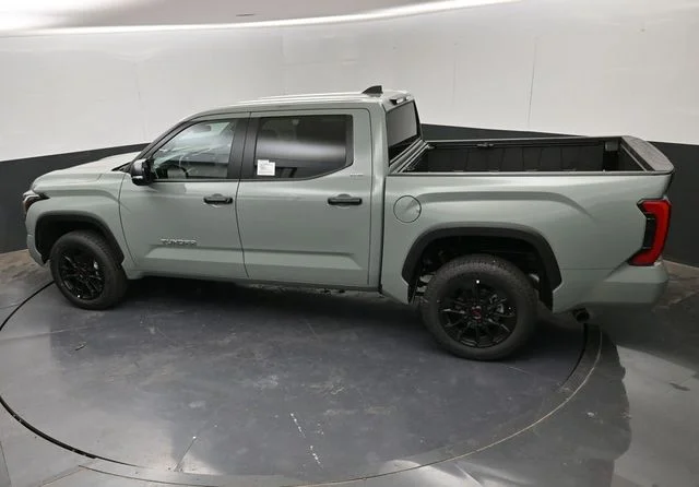 Used 2025  Toyota SR5 image 29