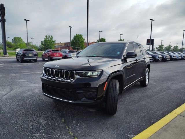 Used 2023 Black Jeep Laredo image 3