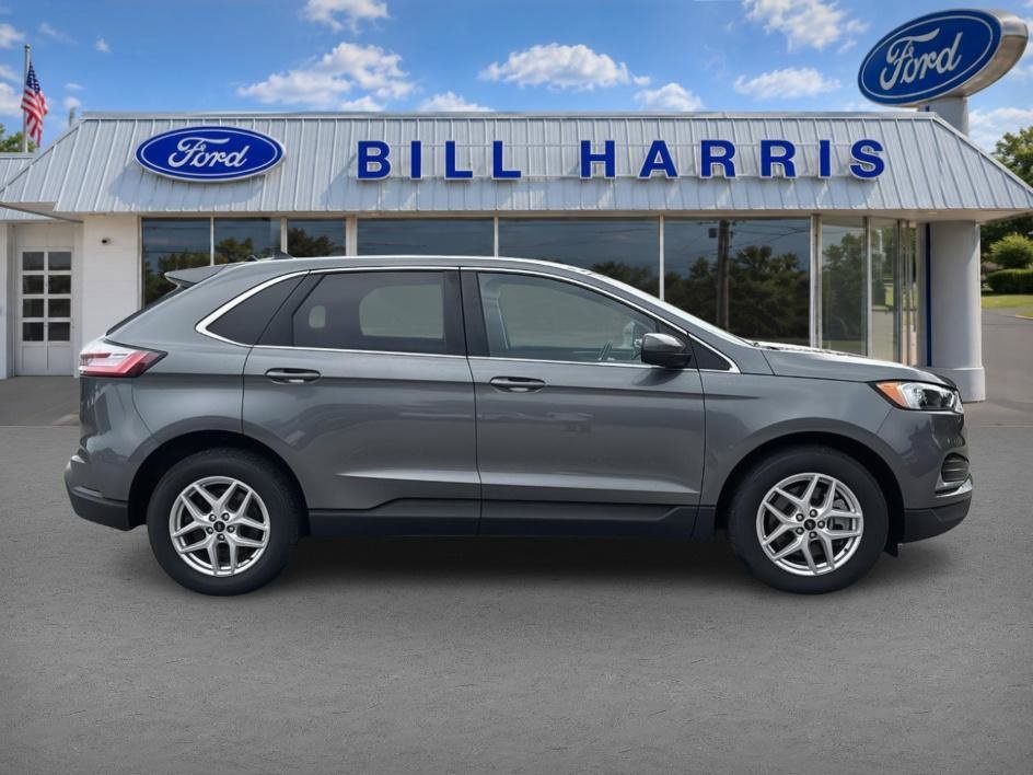 Used 2024 Gray Ford SEL image 4