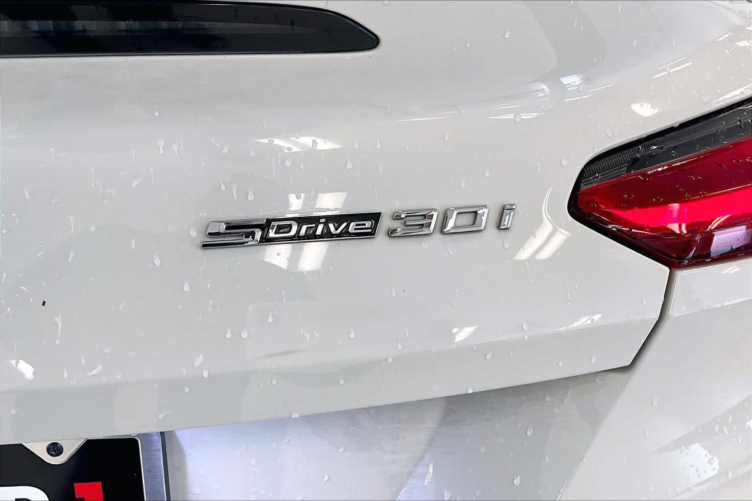 Used 2023 Alpine White BMW sDrive30i image 9