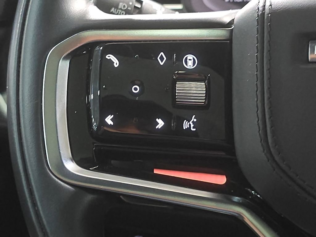 Used 2024 Fuji White Land Rover SE image 13