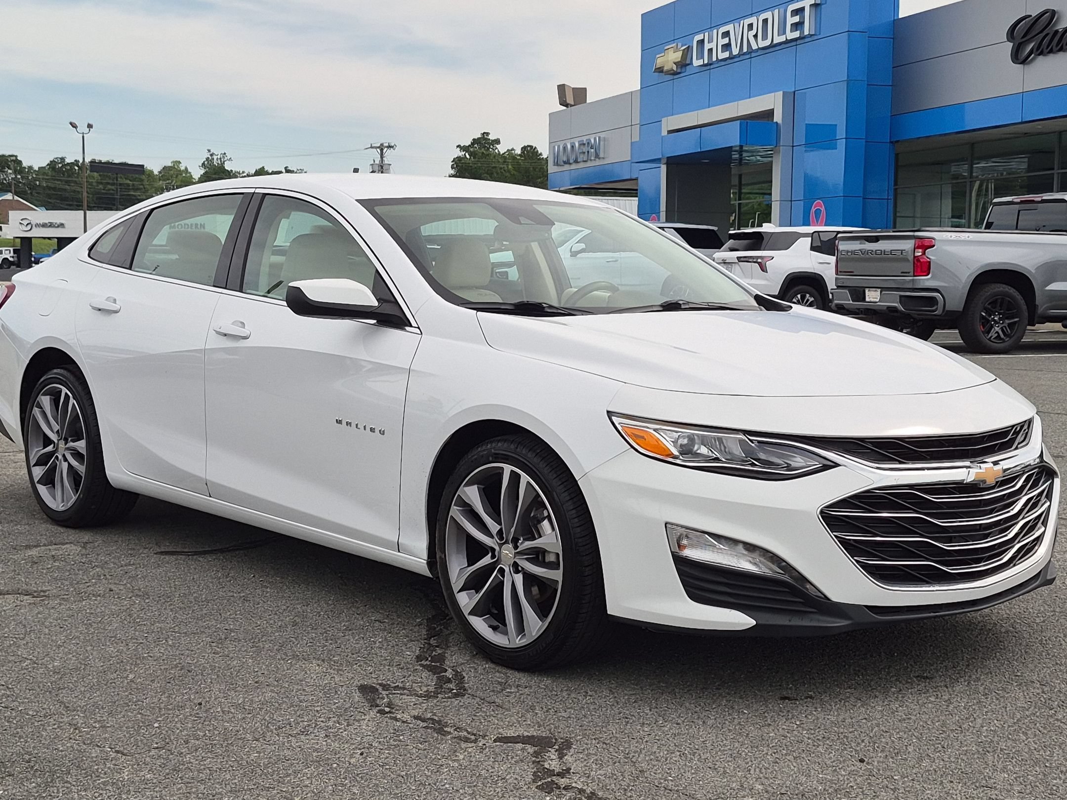 Used 2024 Summit White Chevrolet LT image 7