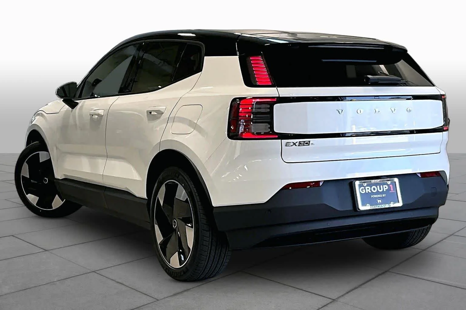 New 2026 Crystal White Volvo Plus image 3
