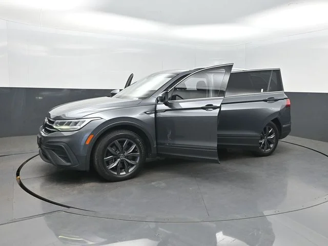 Used 2022 Gray Volkswagen 2.0T SE image 41
