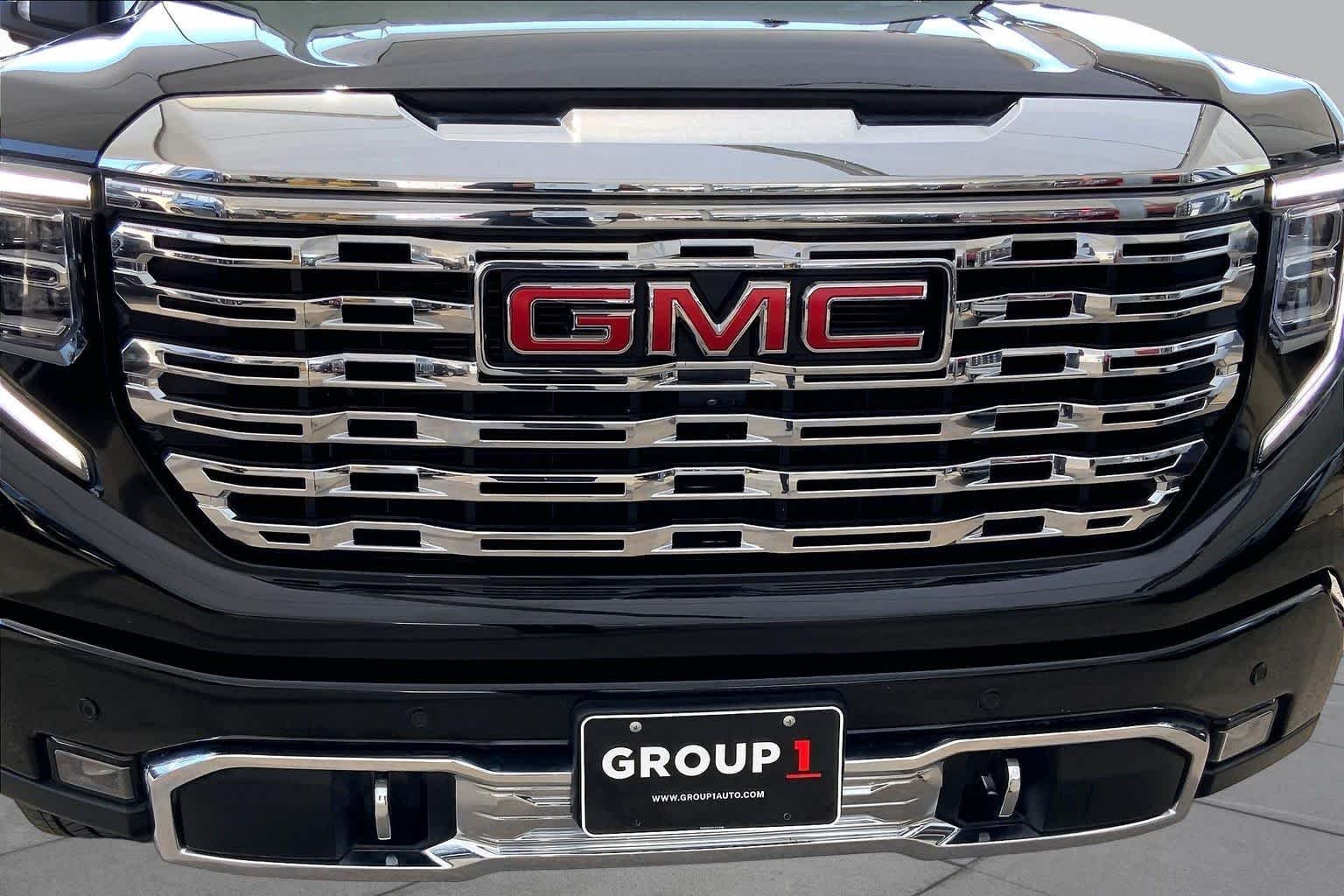 Used 2025 Onyx Black GMC Denali image 27