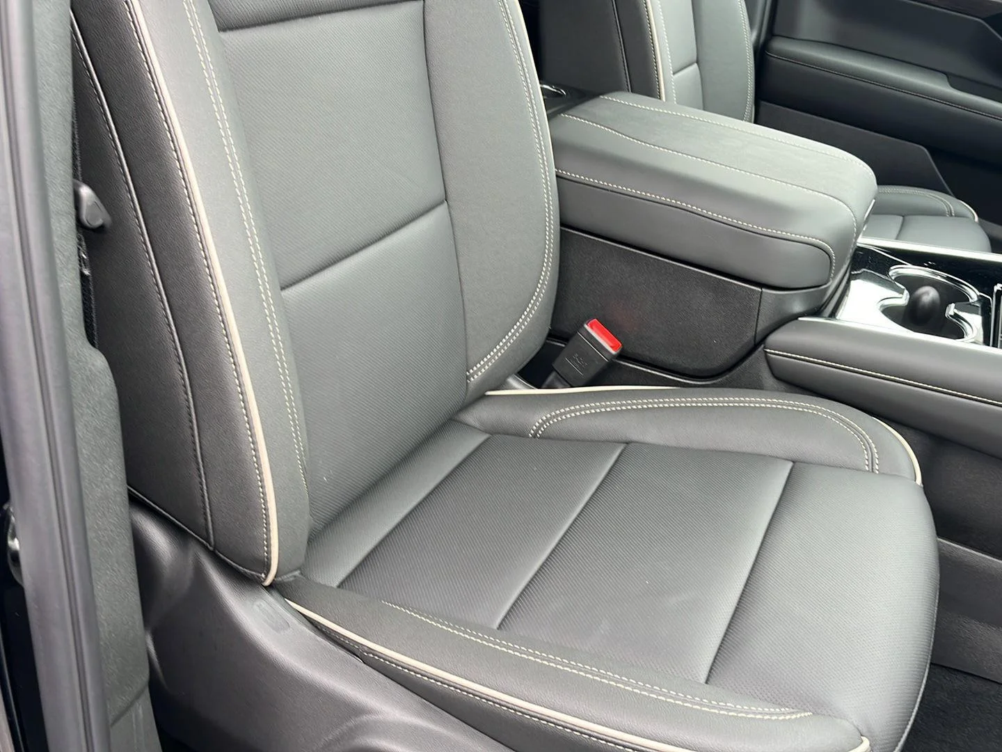 2026 Chevrolet Suburban Premier - Photo 37