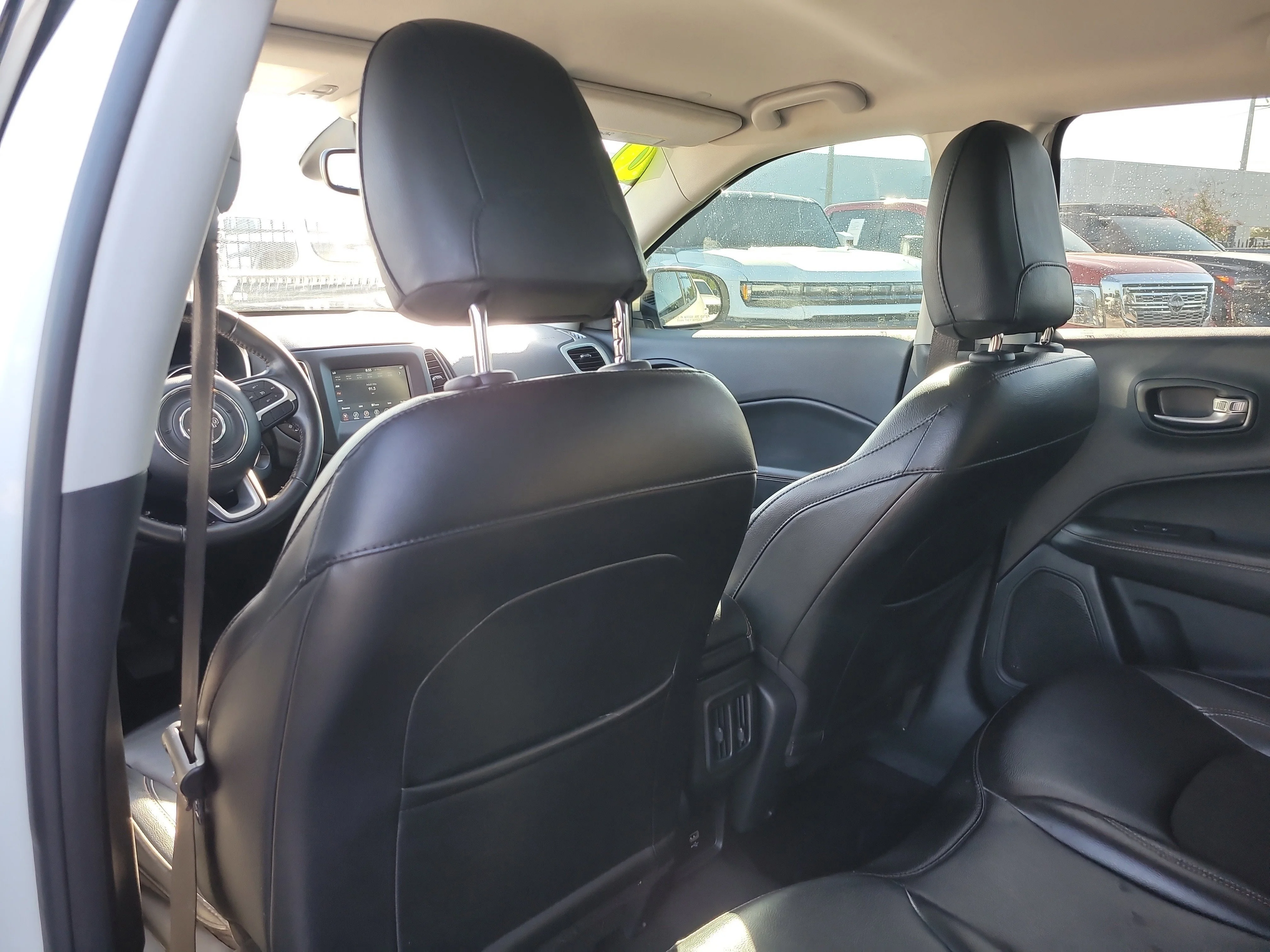Used 2020 White Clearcoat Jeep Latitude image 12