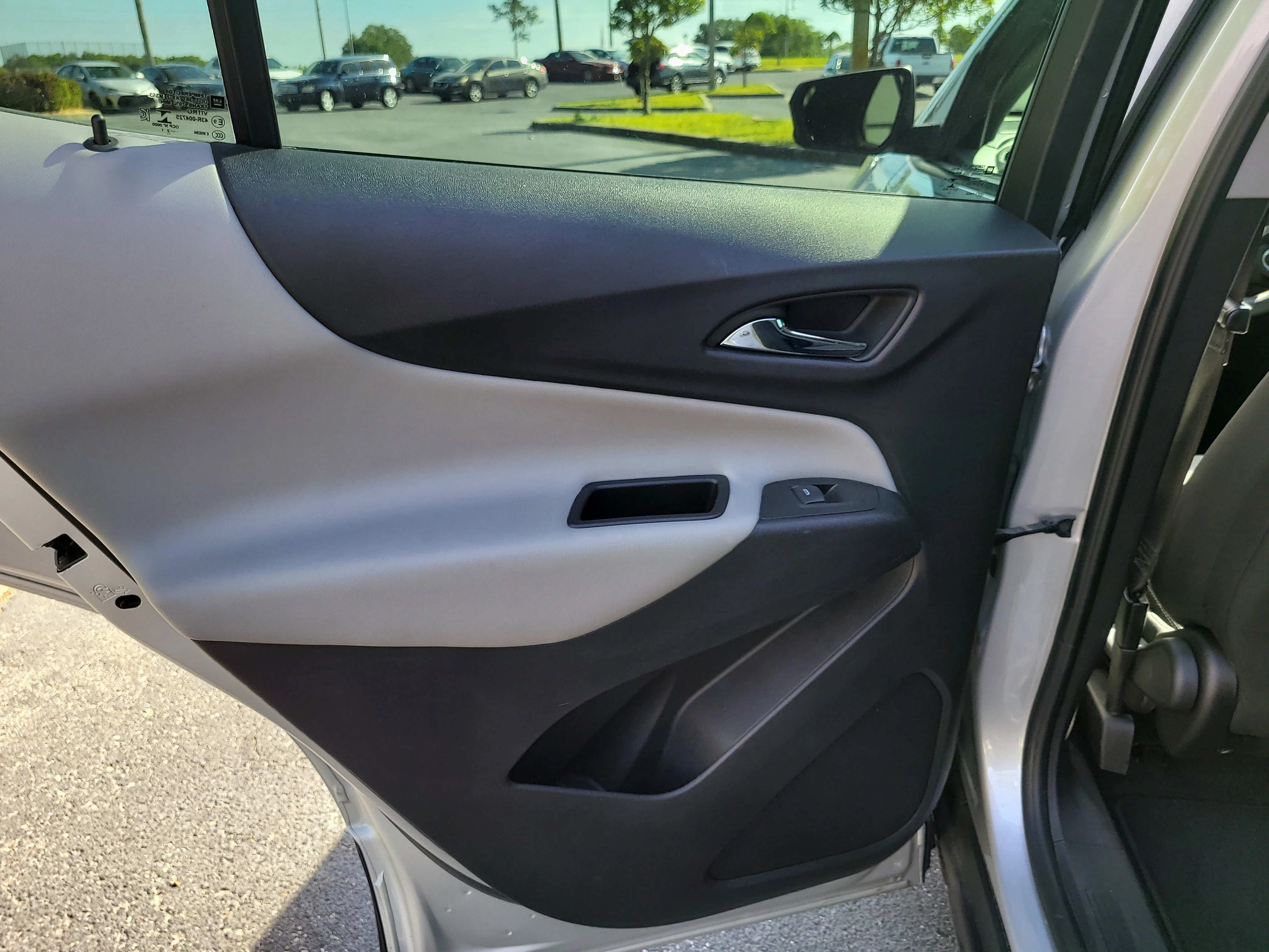 Used 2022 Silver Ice Metallic Chevrolet LS image 11