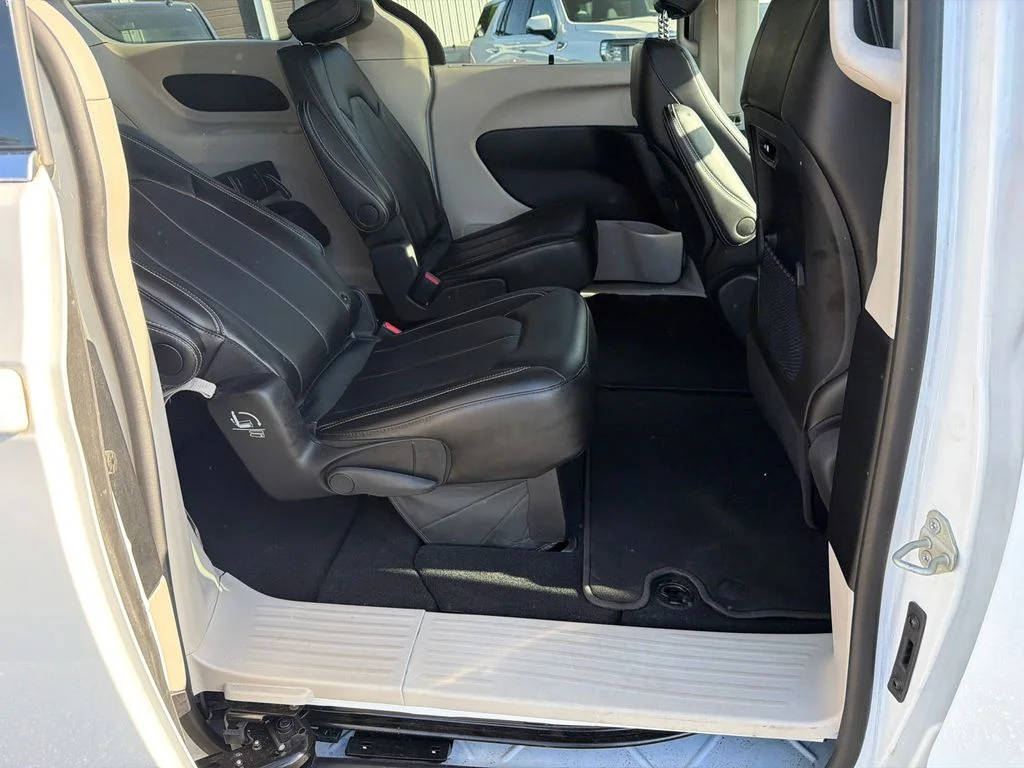 Used 2024 White Chrysler Touring L image 15