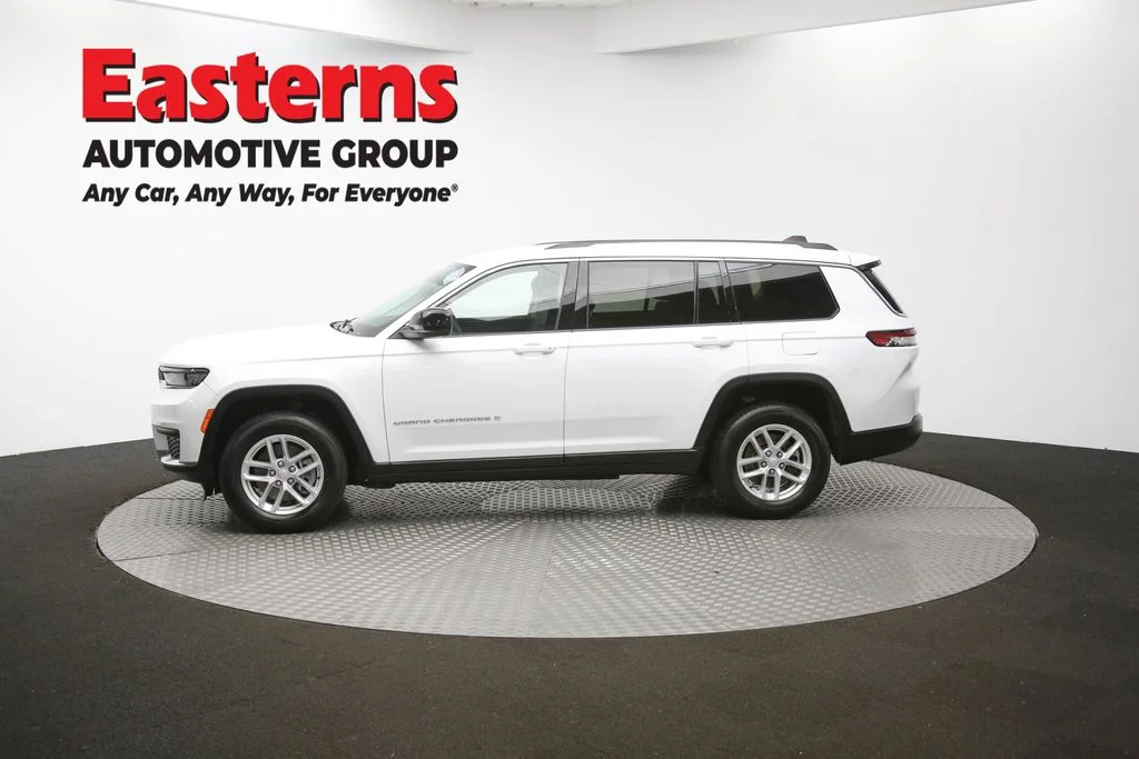 Used 2023 White Jeep Laredo image 60