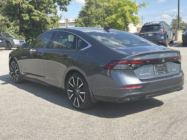 Used 2024  Honda Touring image 11