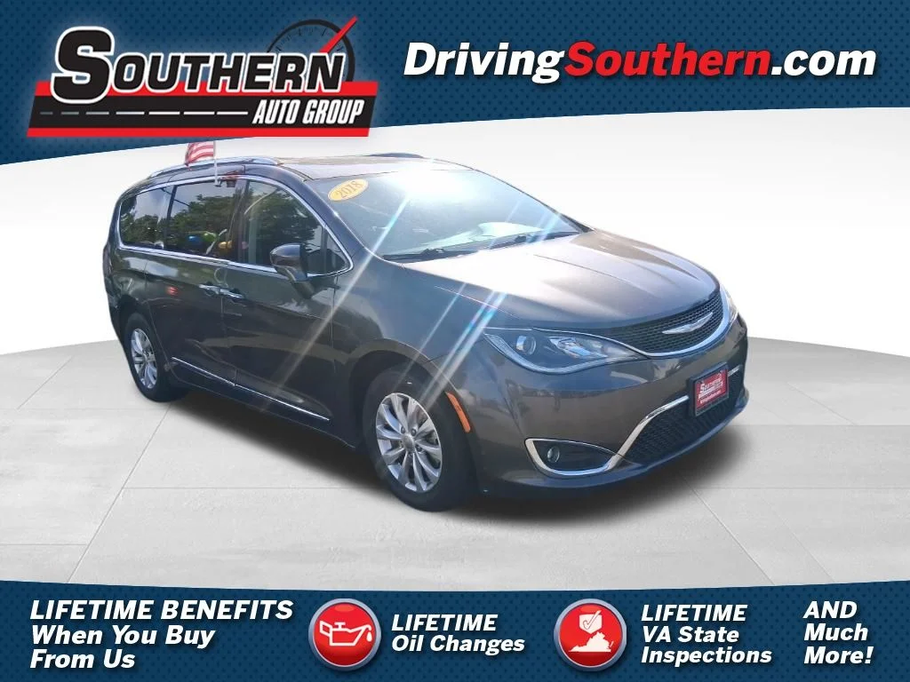 2018 Chrysler Pacifica Touring L's photo