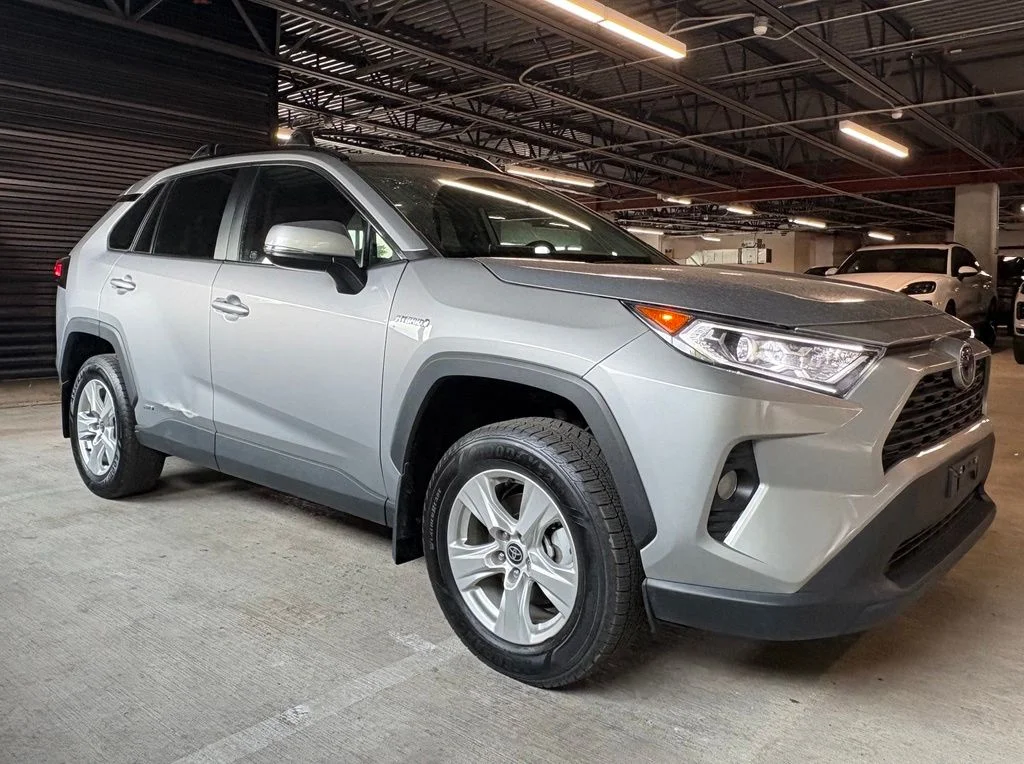 Used 2021 Silver Sky Metallic Toyota XLE image 12