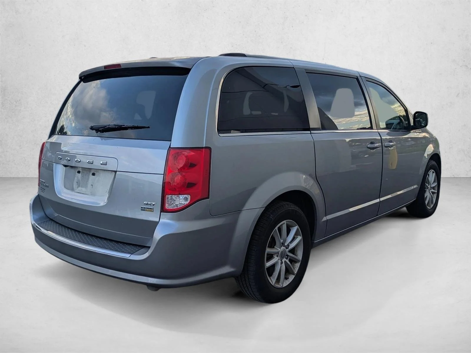 Used 2019 Billet Clearcoat Dodge SXT image 5
